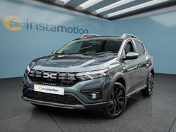 Grün Gebraucht 2025 Dacia Sandero Stepway Kleinwagen | 20.499 € (Etwas zu teuer)