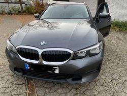 Grau Gebraucht 2019 BMW 320 Sport Line Kombi | 19.800 € (Etwas zu teuer)