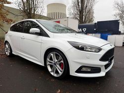 Weiß Gebraucht 2016 Ford Focus Sport Limousine | 13.900 € (Fairer Preis)
