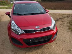 Rot Gebraucht 2013 Kia Rio Spirit Limousine | 3.700 € (Guter Preis)