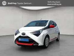 Pianosaweiß Gebraucht 2018 Toyota Aygo X-play Kleinwagen | 7.990 € (Fairer Preis)