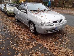 Blau Gebraucht 2002 Renault Mégane Cabriolet Cabrio | 750 € (Fairer Preis)