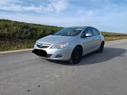 Grau Gebraucht 2010 Opel Astra Limousine | 4.300 € (Etwas zu teuer)