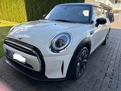Weiß Gebraucht 2022 Mini Cooper Classic Kleinwagen | 19.950 € (Etwas zu teuer)