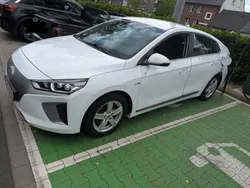 Weiß Gebraucht 2018 Hyundai Ioniq Style Limousine | 11.000 € (Fairer Preis)