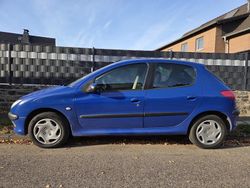 Blau Gebraucht 2002 Peugeot 206 Kleinwagen | 2.500 €