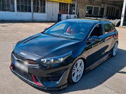 Schwarz Gebraucht 2023 Kia Ceed GT Kleinwagen | 26.500 € (Guter Preis)