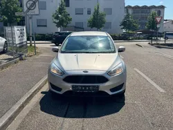 Silber Gebraucht 2015 Ford Focus Trend Kombi | 3.990 € (Guter Preis)
