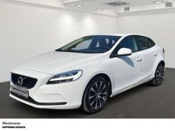 Weiß Gebraucht 2019 Volvo V40 Momentum Kombi | 16.980 € (Fairer Preis)