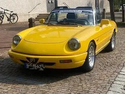 Gelb Gebraucht 1992 Alfa Romeo Spider Cabrio | 30.990 €