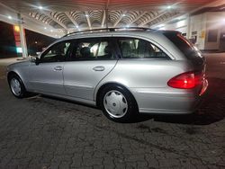 Silber Gebraucht 2004 Mercedes 220 Kombi | 2.350 €