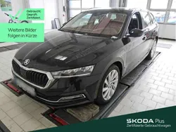 Schwarzmagic perleffekt met. Gebraucht 2021 Skoda Octavia Style Kombi | 21.980 € (Guter Preis)