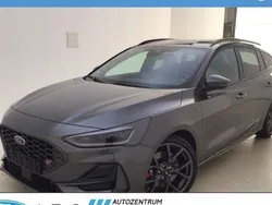 Grau Gebraucht 2024 Ford Focus ST Kombi | 37.776 € (Fairer Preis)