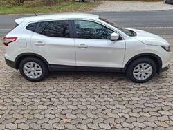 Weiß Gebraucht 2015 Nissan Qashqai N-Connecta SUV | 8.750 € (Guter Preis)