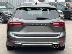 Grau Gebraucht 2023 Ford Focus ST-Line | 25.989 € (Guter Preis)