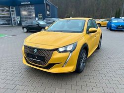 Gelb Gebraucht 2021 Peugeot e-208 Active Kleinwagen | 12.990 € (Fairer Preis)