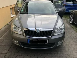 Grau Gebraucht 2012 Skoda Octavia Kombi | 7.300 € (Fairer Preis)