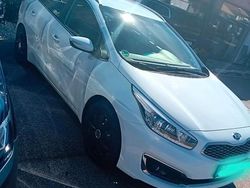Weiß Gebraucht 2017 Kia Ceed Sportswagon Spirit Kombi | 13.800 €