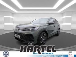 Cipressinogrün (green), metallic Neu 2025 VW Tiguan Style SUV | 55.670 €