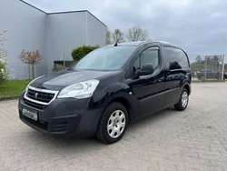 Schwarz Gebraucht 2017 Peugeot Partner Van / Kleinbus | 7.490 € (Fairer Preis)