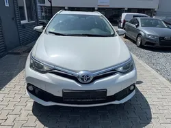 Weiß Gebraucht 2016 Toyota Auris Touring Sports Edition-S Kombi | 7.850 €
