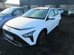 Atlas white / sol Gebraucht 2024 Hyundai Bayon Select SUV | 18.990 € (Fairer Preis)