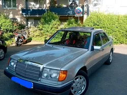 Silber Gebraucht 1991 Mercedes E230 Limousine | 7.900 €