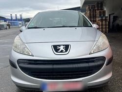 Silber Gebraucht 2009 Peugeot 207 Limousine | 2.650 € (Fairer Preis)