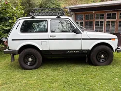 Schwarz Gebraucht 2013 Lada niva SUV | 9.500 € (Teuer)