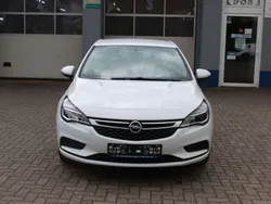 Weiß Gebraucht 2018 Opel Astra Limousine | 7.950 € (Superpreis)