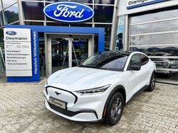 Weiß (space white) Gebraucht 2024 Ford Mustang Mach-E Standard Range SUV | 47.990 € (Etwas zu teuer)