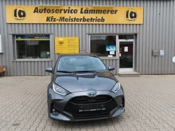 Grau Gebraucht 2022 Toyota Yaris Hybrid Team Limousine | 19.290 € (Fairer Preis)