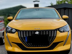 Gelb Gebraucht 2021 Peugeot 208 Kleinwagen | 15.299 € (Guter Preis)