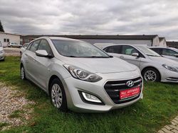 Silber Gebraucht 2016 Hyundai i30 Limousine | 8.199 € (Fairer Preis)