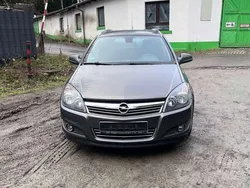 Karbongrau Gebraucht 2010 Opel Astra Edition Kombi | 2.850 € (Fairer Preis)