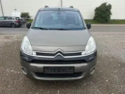 Grün Gebraucht 2013 Citroën Berlingo Exclusive Van / Kleinbus | 5.300 €