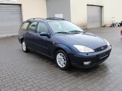 Blau Gebraucht 2002 Ford Focus Ghia Kombi | 590 € (Superpreis)