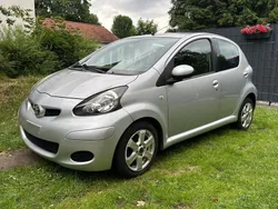Silber Gebraucht 2009 Toyota Aygo Kleinwagen | 5.555 € (Fairer Preis)