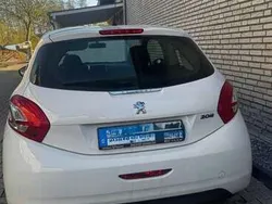 Weiß Gebraucht 2014 Peugeot 208 Active Kleinwagen | 4.300 € (Fairer Preis)