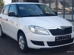 Weiß Gebraucht 2014 Skoda Fabia Active Limousine | 7.300 € (Guter Preis)