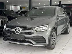 Selenitgrau metalliclack Gebraucht 2020 Mercedes GLC200 AMG line SUV | 42.990 €