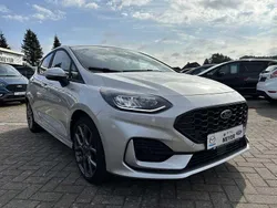 Silbermetallic Gebraucht 2023 Ford Fiesta ST-Line Kleinwagen | 15.990 € (Fairer Preis)