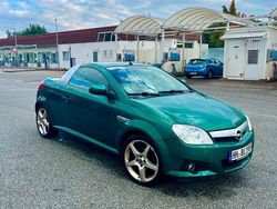 Grün Gebraucht 2005 Opel Tigra Cabrio | 2.150 € (Fairer Preis)