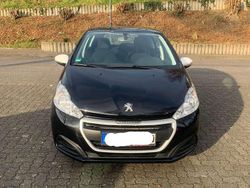 Schwarz Gebraucht 2018 Peugeot 208 Kleinwagen | 8.900 € (Teuer)