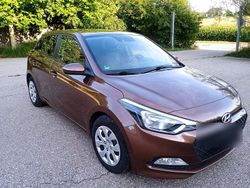 Braun Gebraucht 2017 Hyundai i20 Comfort Kleinwagen | 8.900 € (Fairer Preis)