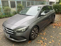Grau Gebraucht 2021 Mercedes B180 Van / Kleinbus | 14.637 € (Fairer Preis)