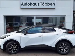 Bicolor weiß / schwarz Gebraucht 2024 Toyota C-HR Team SUV | 28.990 € (Guter Preis)