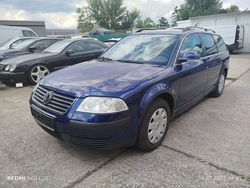 Blau Gebraucht 2005 VW Passat Kombi | 1.950 € (Fairer Preis)