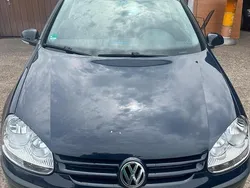 Blau Gebraucht 2004 VW Golf V Kleinwagen | 2.300 € (Fairer Preis)