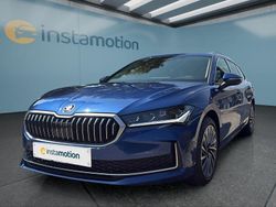 Blau Neu 2025 Skoda Superb Kombi | 51.299 €